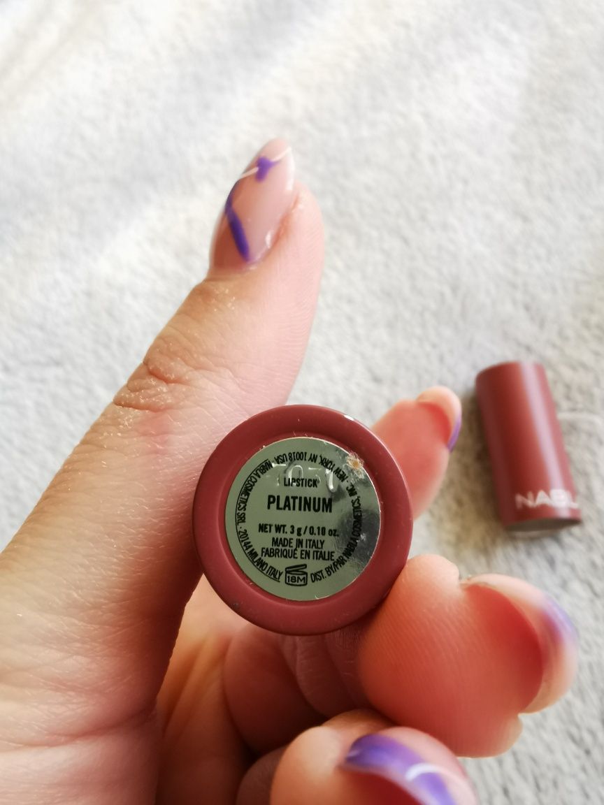Szminka Nabla kolor Platinum