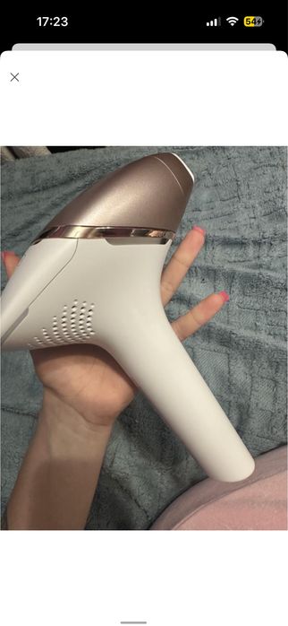 Фотоепілятор Philips Lumea 7000