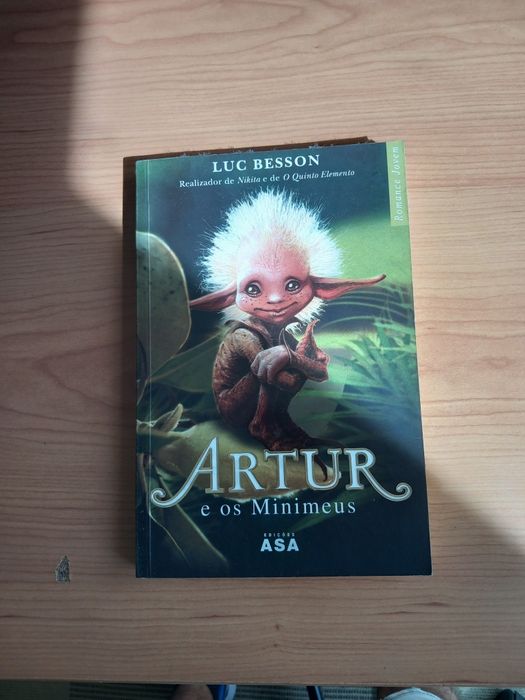 Livro Barato- Artur e os minimeus de Luc Besson