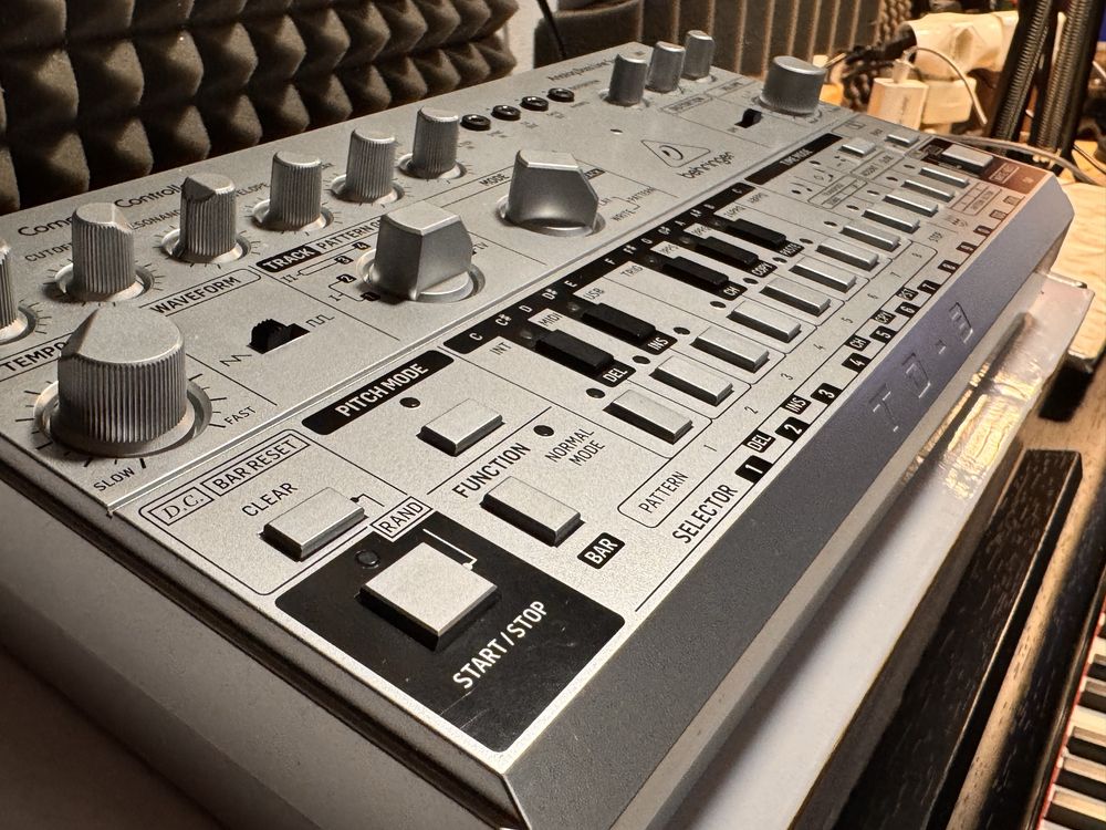 Legendarny TD-3-SR Analogowy syntezator linii basowej z Distortion