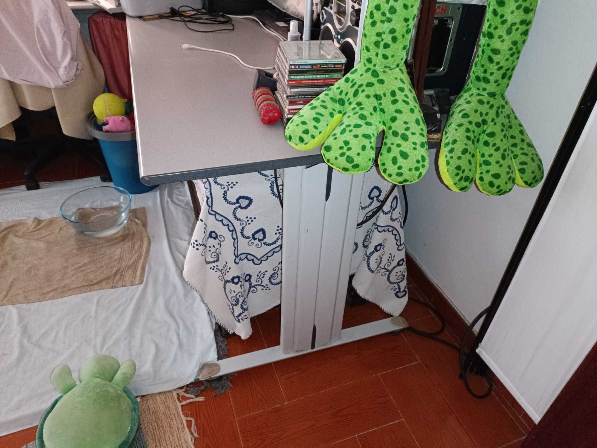 Conjunto 2 secretárias + 2 módulos com rodas - ideal para estudantes