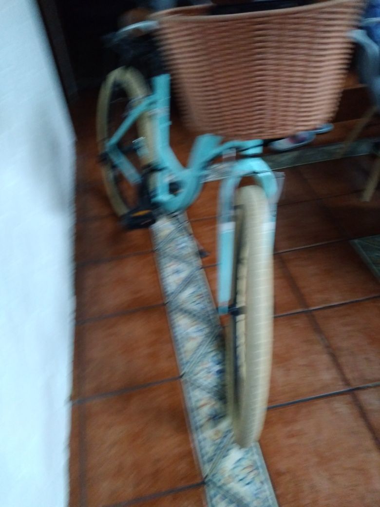 Bicicleta de mulher.