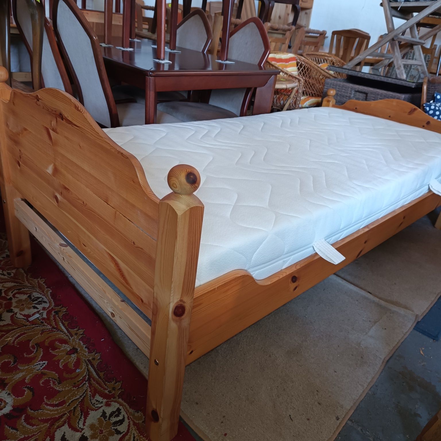 Drewniane solidne łóżko 90 x 200