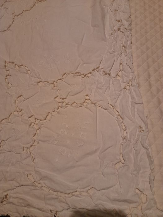 Toalha de linho bordada á mão quadrada