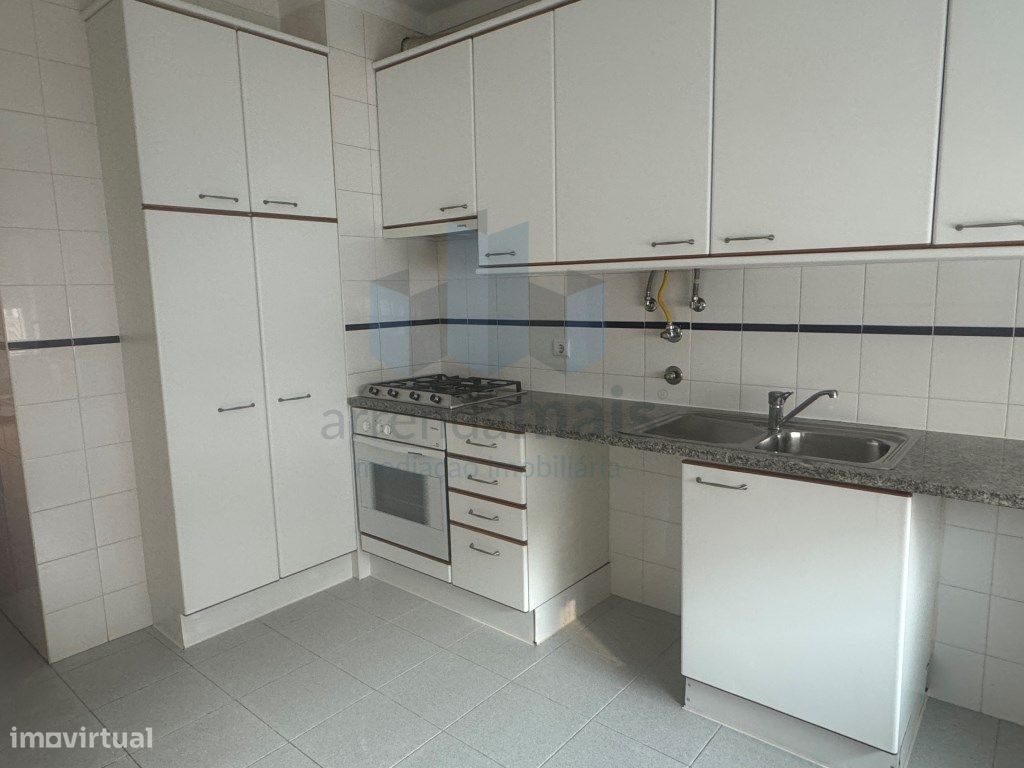 Coimbra, Santa Clara, arrenda-se T1 com garagem