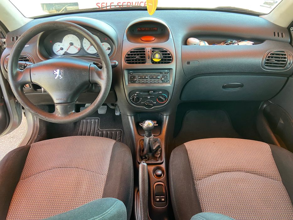 Peugeot 206 em bom estado