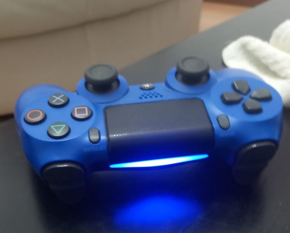 PS4 pro/ jogos e comando (caixa)