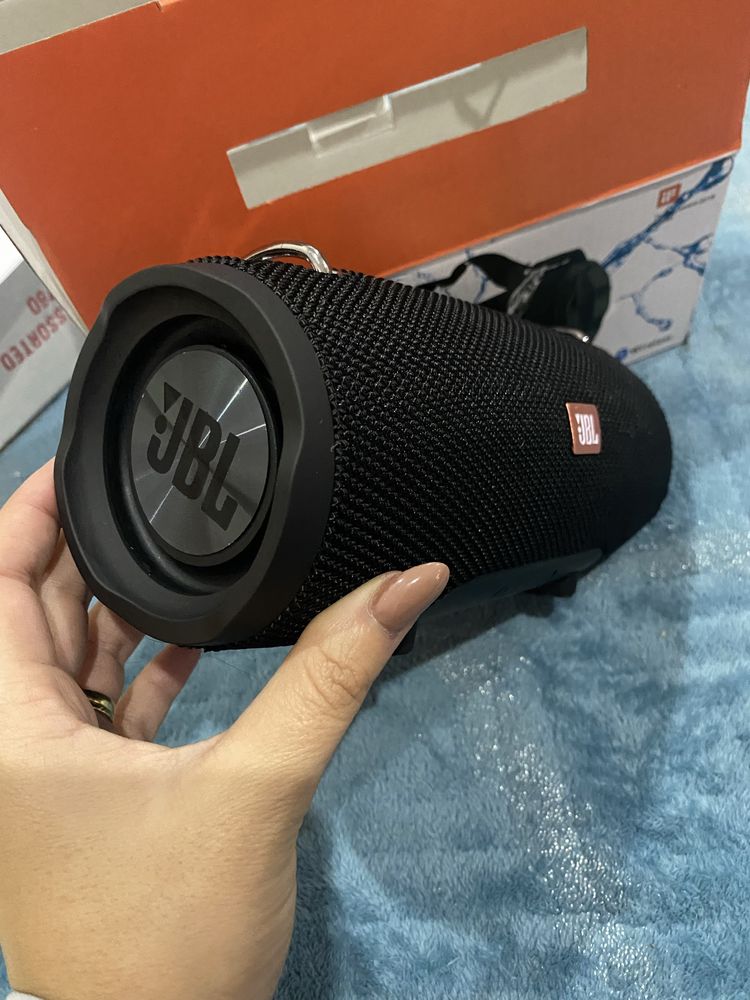 Coluna de som tipo JBL
