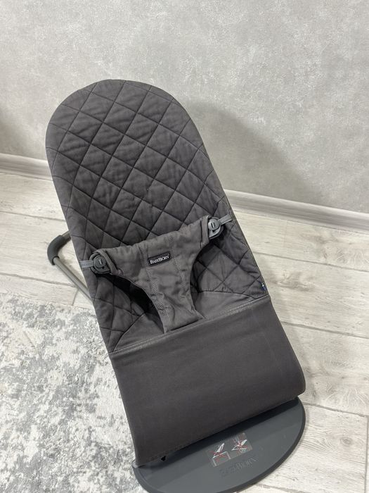 Дитячий шезлонг-гойдалка babybjorn