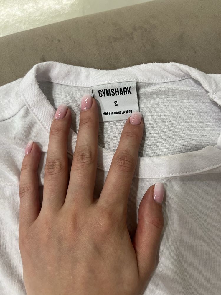 T-shirt Gymshark z rozcięciem z boku, rozmiar S