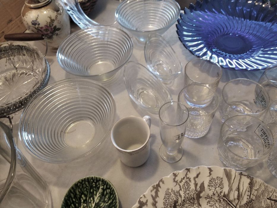 Pratos e copos, louça e vidro