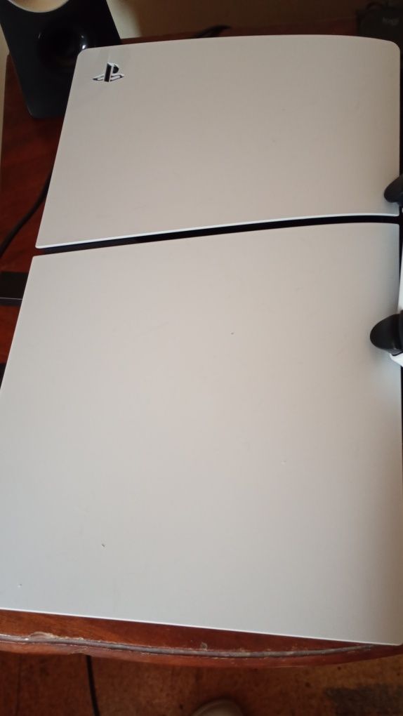 Consola PS5 Slim Digital com 13 dias de uso a data deste anúncio