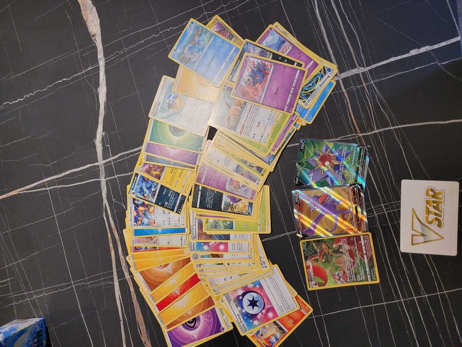 Sprzedam 75 Kart Pokemon
