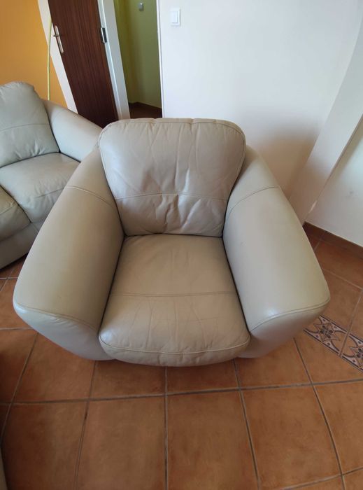 Sofás em pele como novos