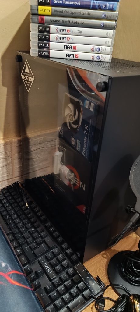 Komputer gamingowy+Monitor+Mikrofon