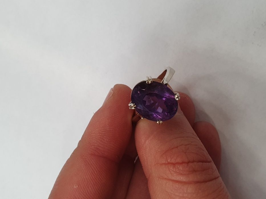 Złoty pierścionek/ 585/ 5.18 gram/ R20/ Białe złoto