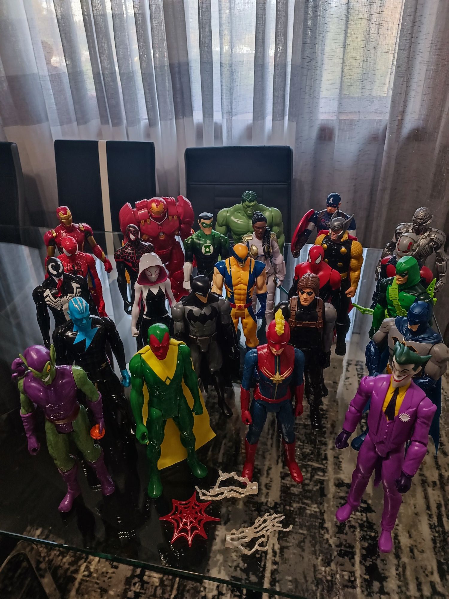 25 avengers 3 cms com 2 carros
