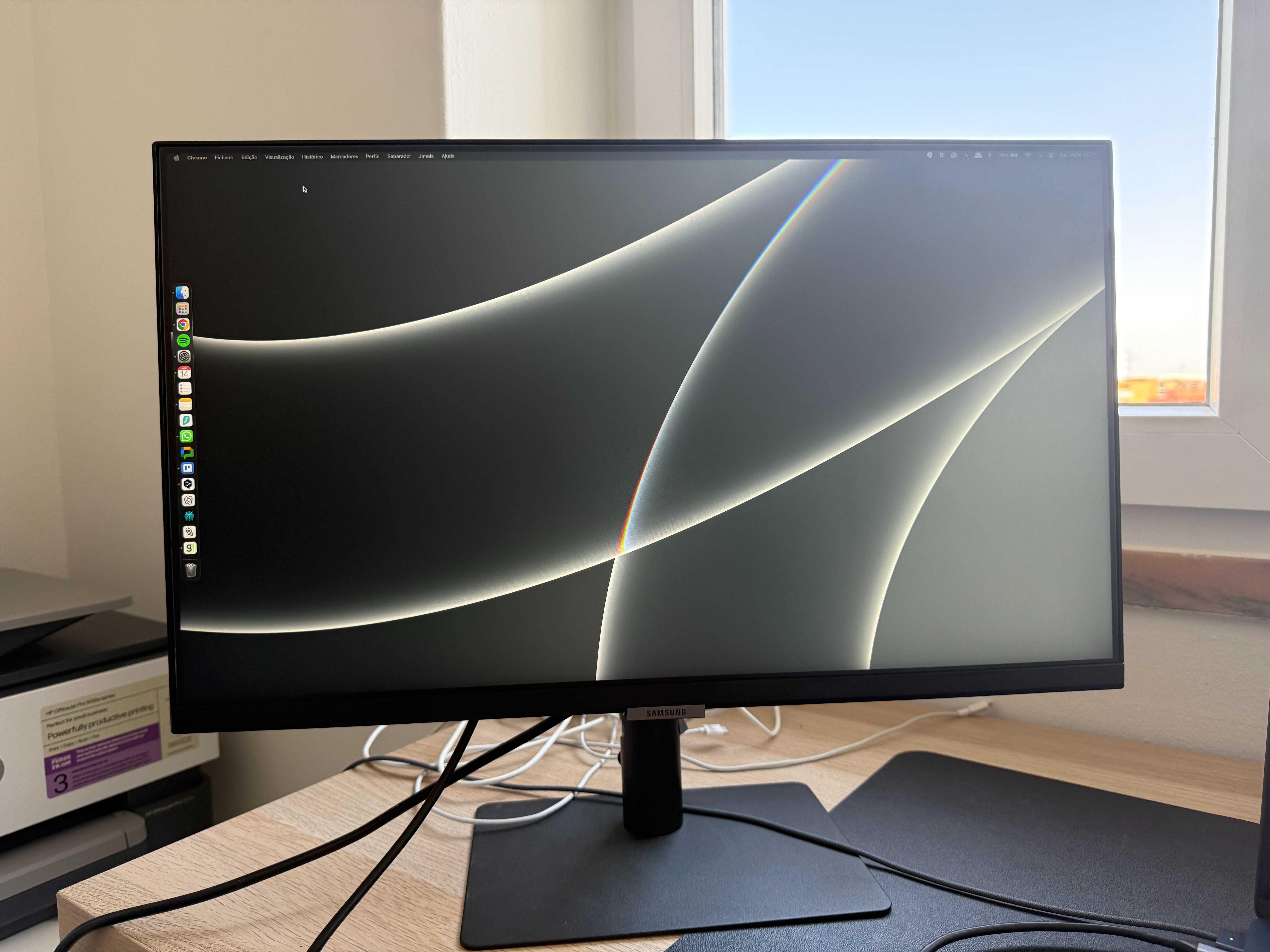 Samsung LS24A600UCUXEN Monitor profissional QHD de 24"