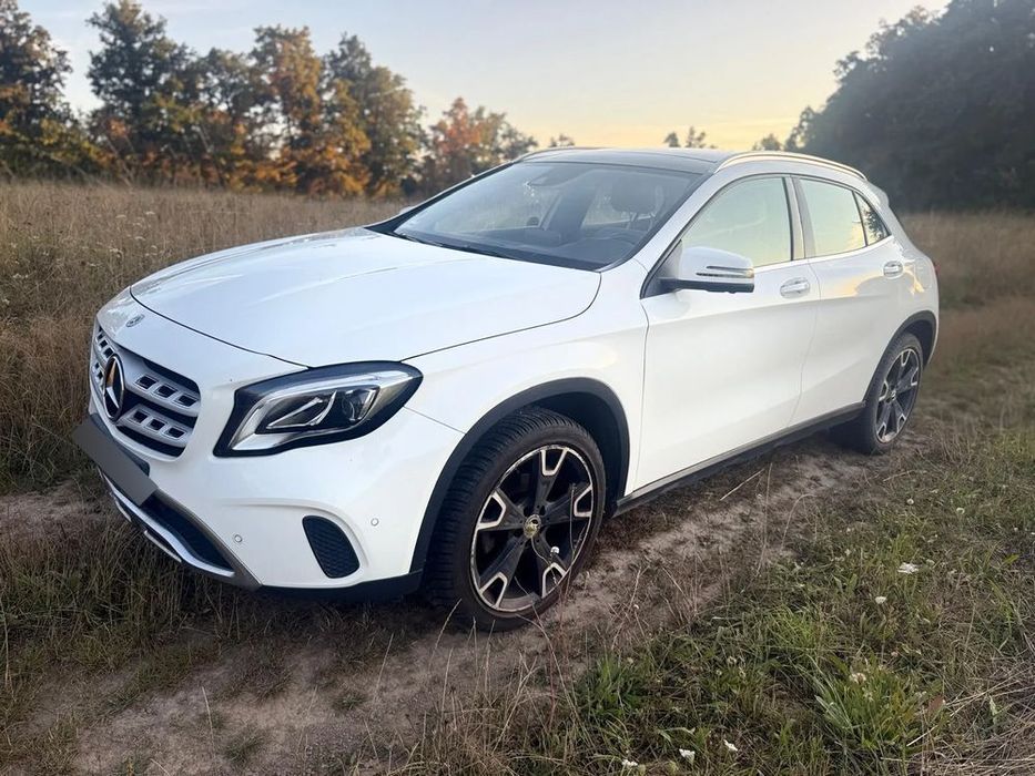 Mercedes-Benz GLA Mercedesa GLA 200 Benzyna 1,6 2018 roku - Najbogatsza Wersja Premium +