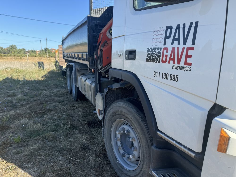 Volvo fm9 300 6x4  com grua