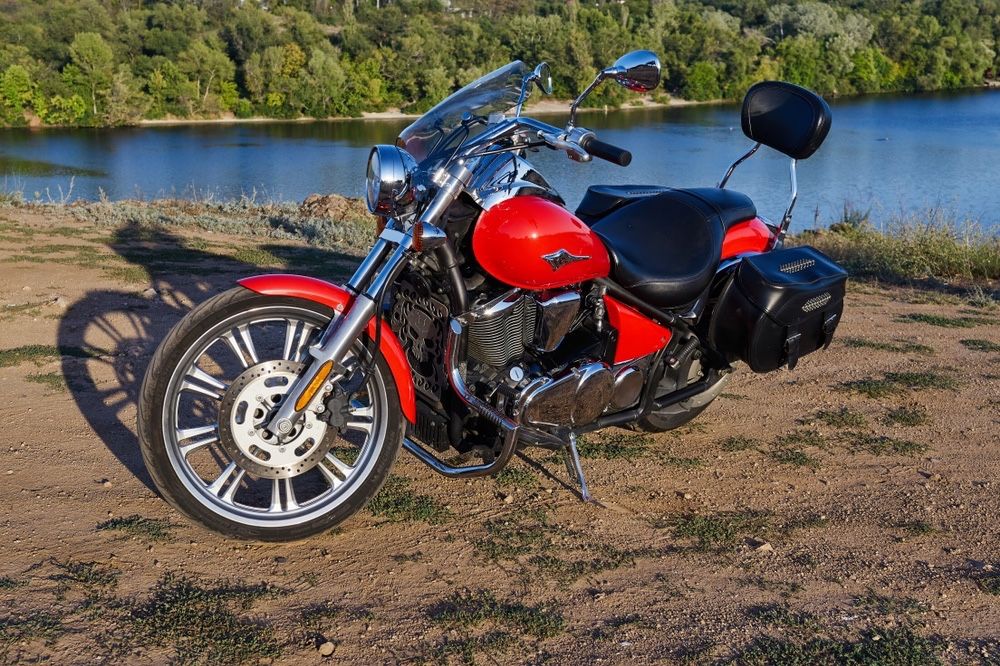 Kawasaki VN 900 Vulcan Custom Red