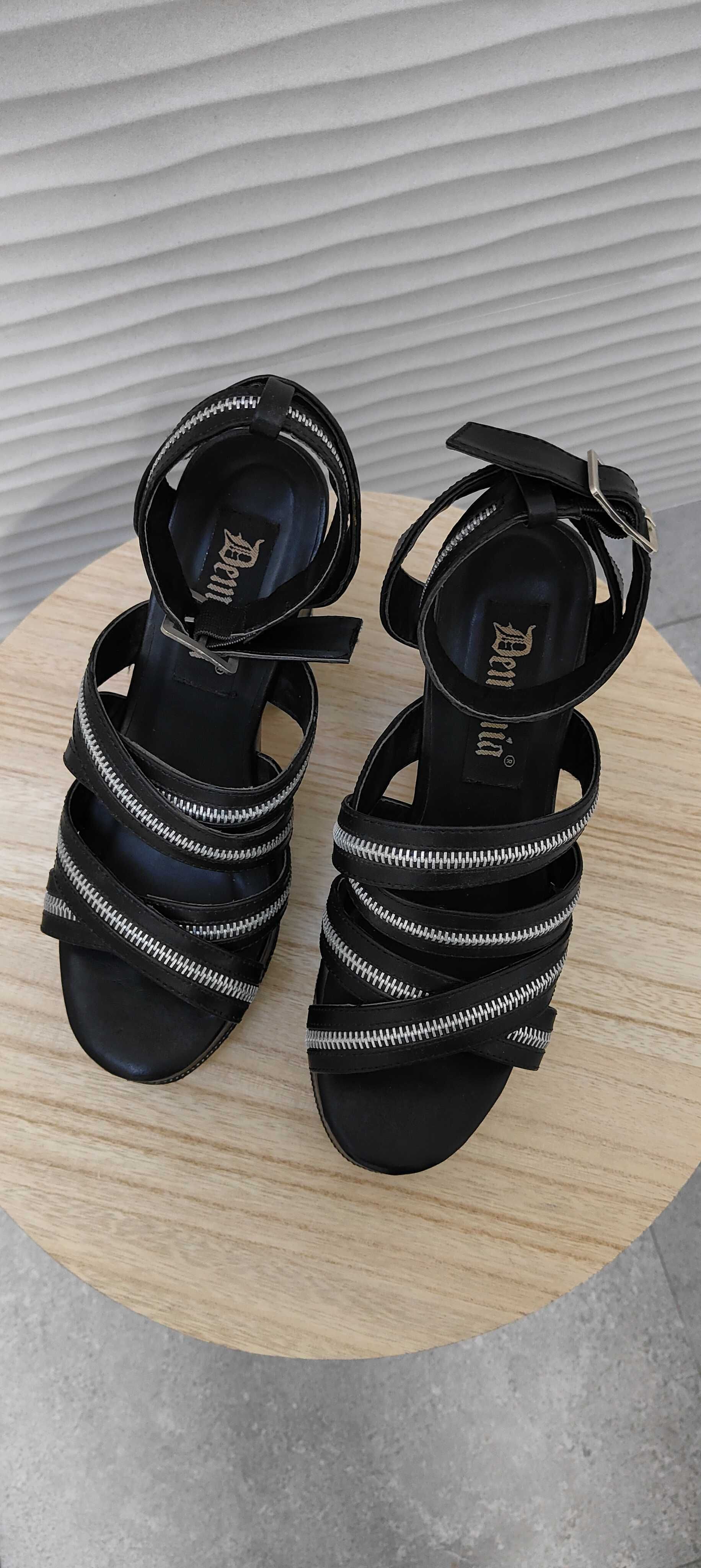 Sapatos Demonia originais