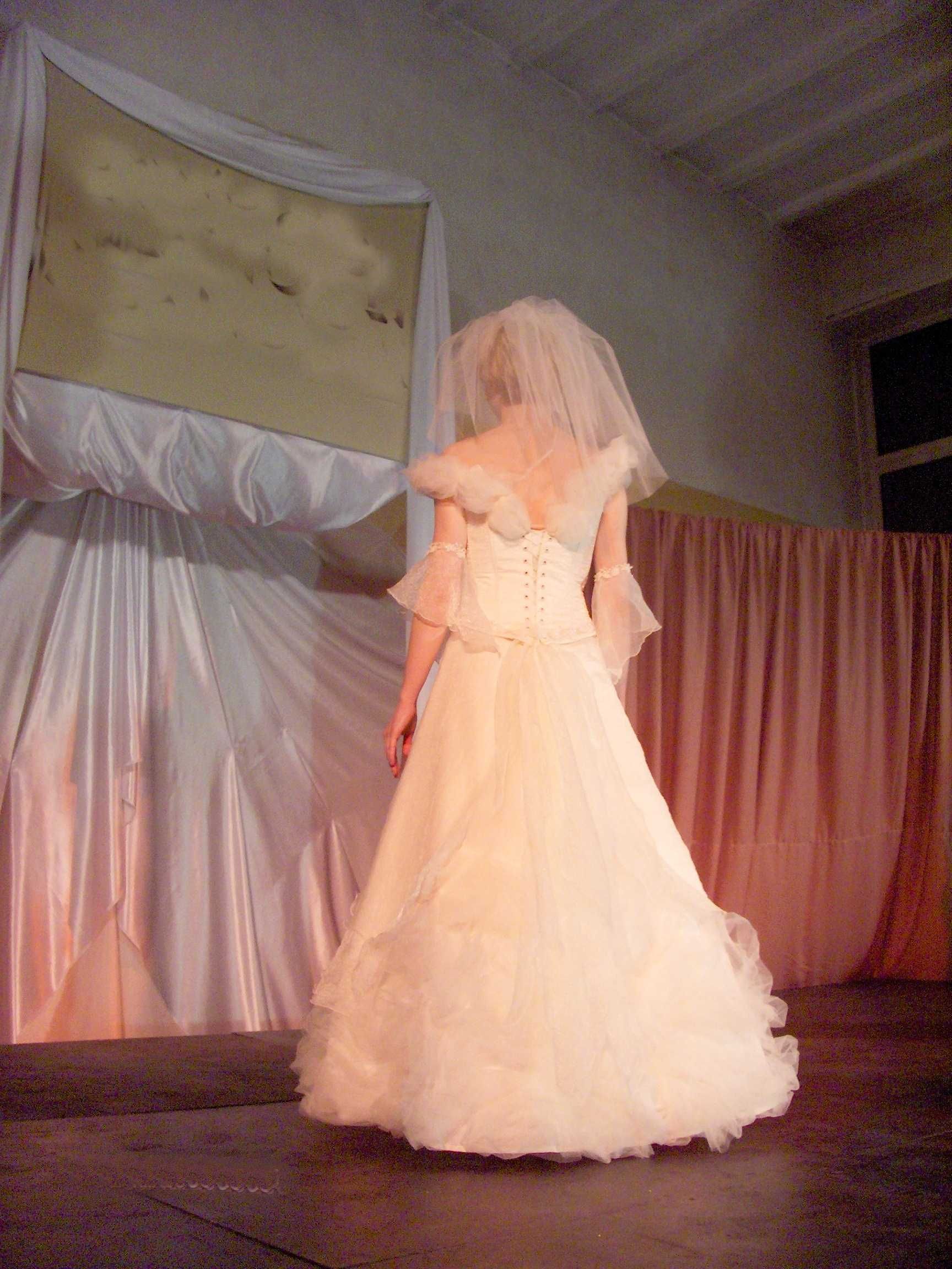 Piękna Zmysłowa suknia Ślubna 160-168 cm