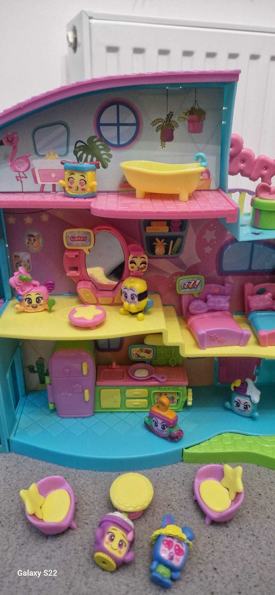 Domek dla moggy pops plus zestaw figurek.