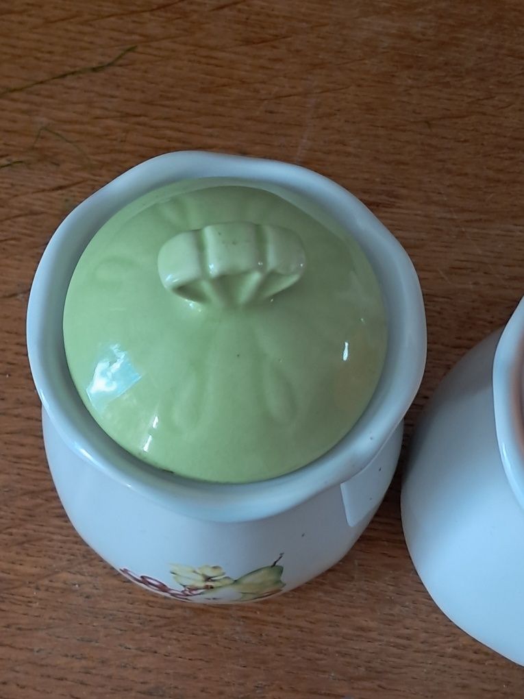 Dwa ceramiczne pojemniki Jabłko i Gruszka