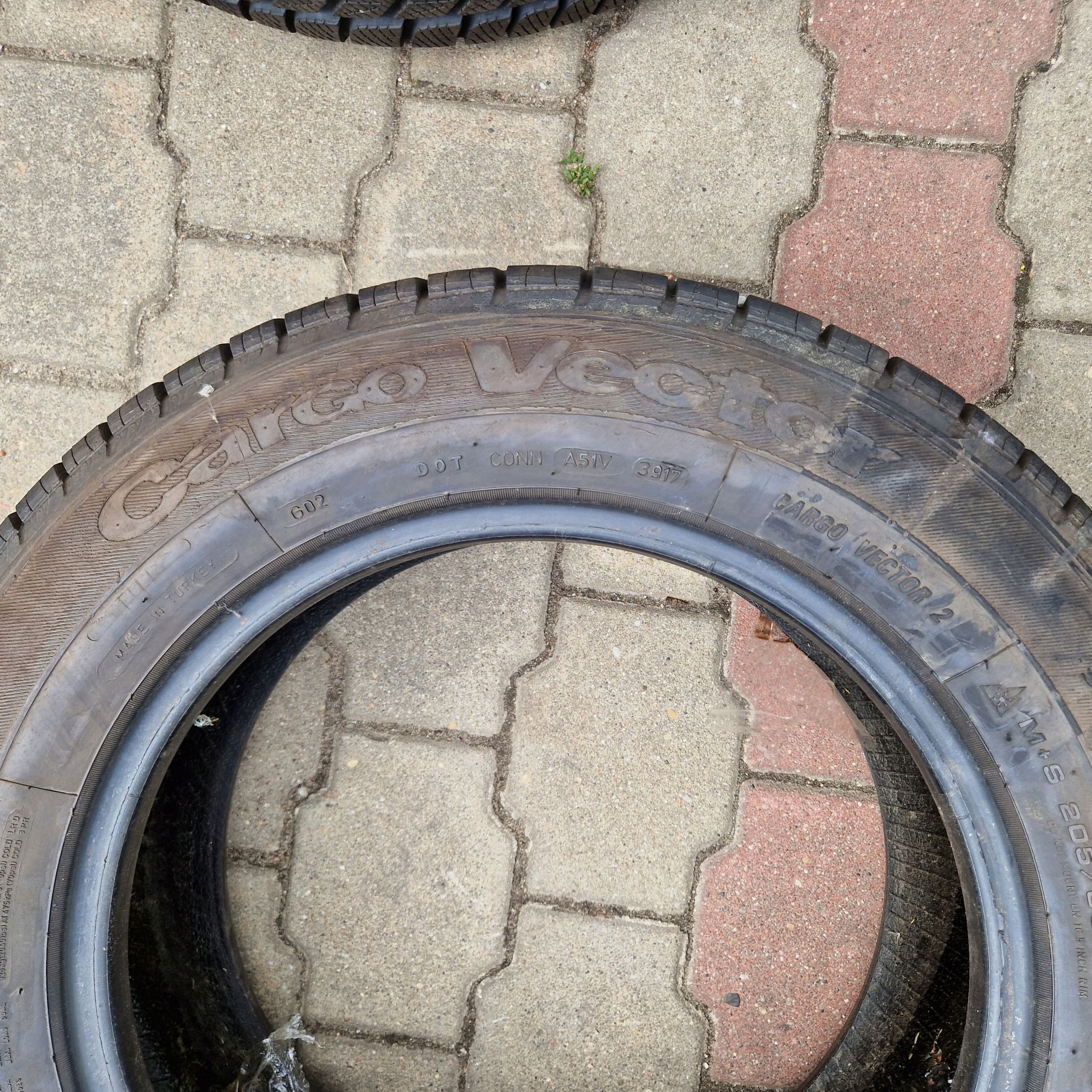 Goodyear Cargo Vector 2 205/65R16C 17R 7,5mm 1X