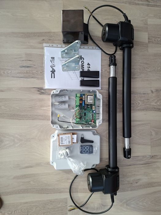 Automat,  Napęd do bramy dwuskrzydłowej, Siłowniki FAAC 414 – jak nowy