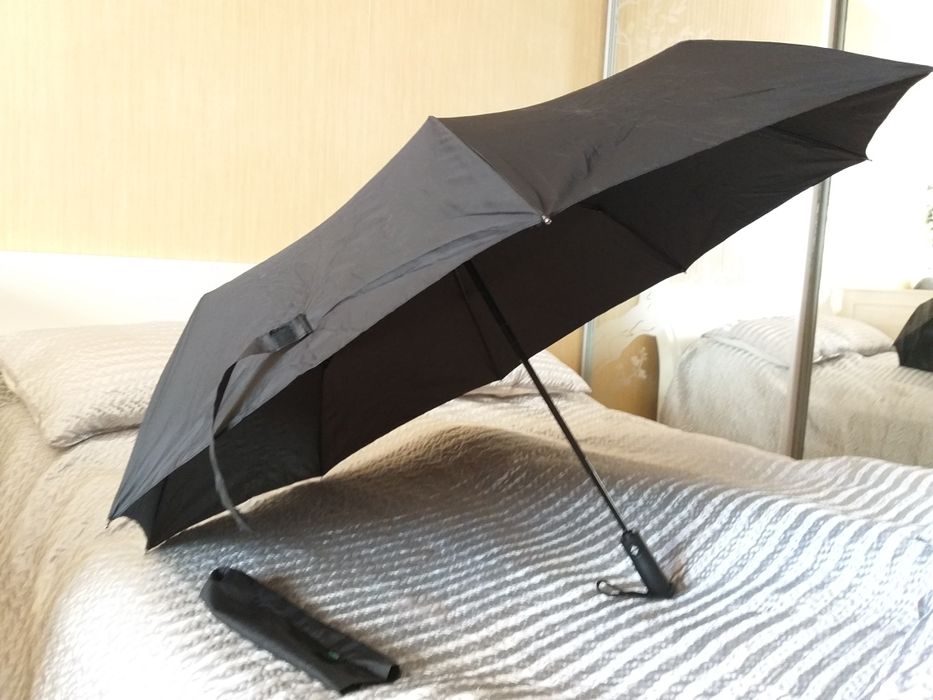 Продам классный новый зонт мощный удобный 120 см, автомат от AVK
