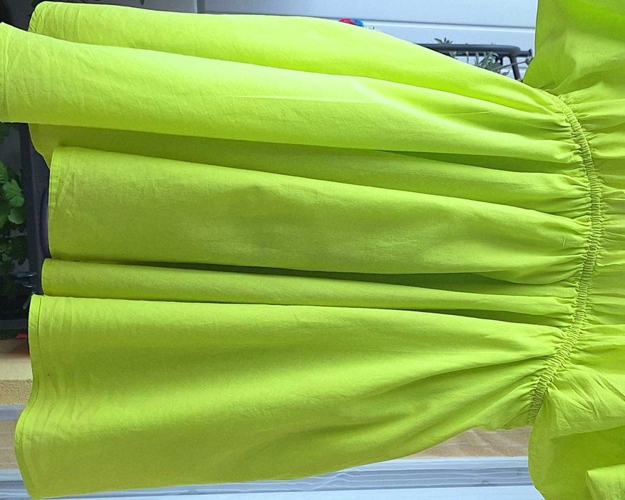 Limonkowa bawełniana krótka sukienka V by Very