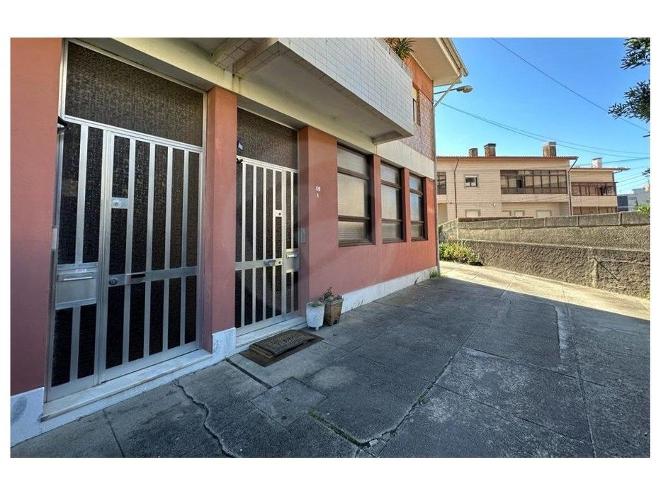 Armazém com 850m2 Póvoa de Varzim