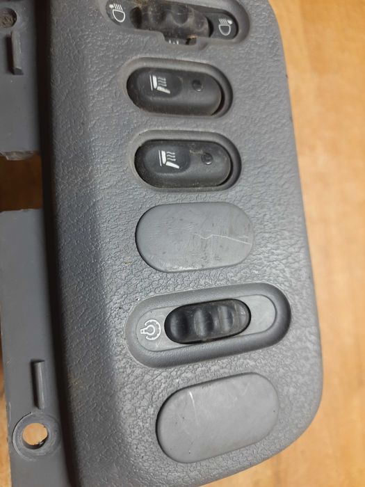 7700432429 блок кнопок стеклоподьемника Рено Меган Сценик Renault