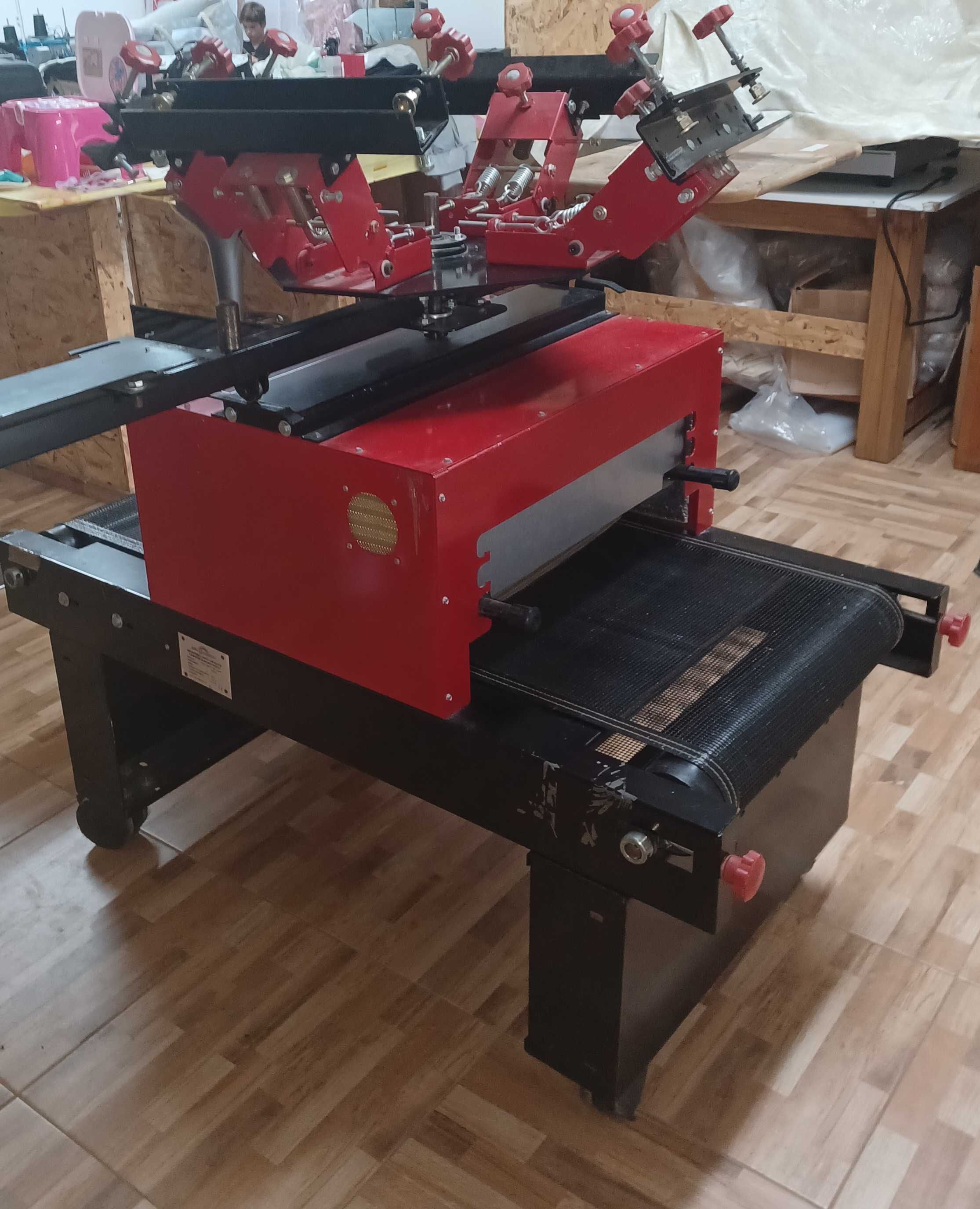 Máquina de serigrafia adaptada para estamparia