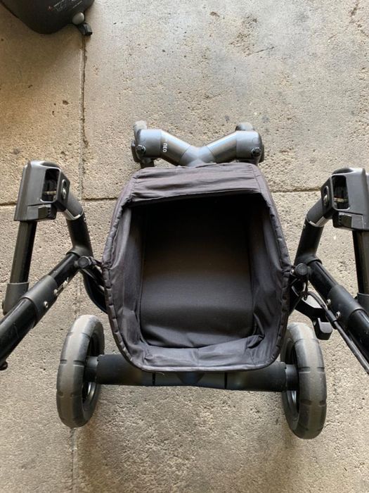 Carrinho de bebe marca concord , usado.