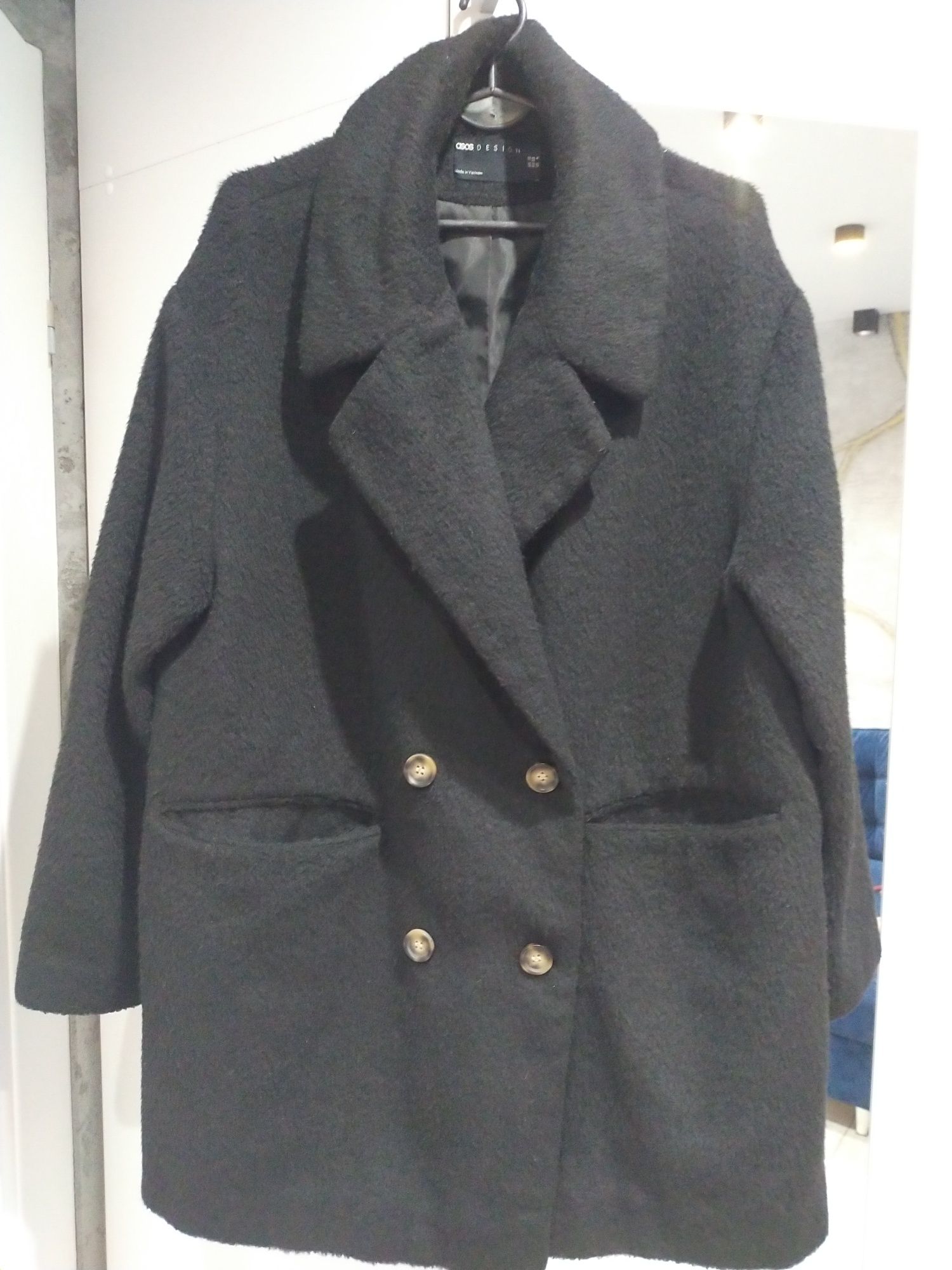 Zimowy płaszcz Asos