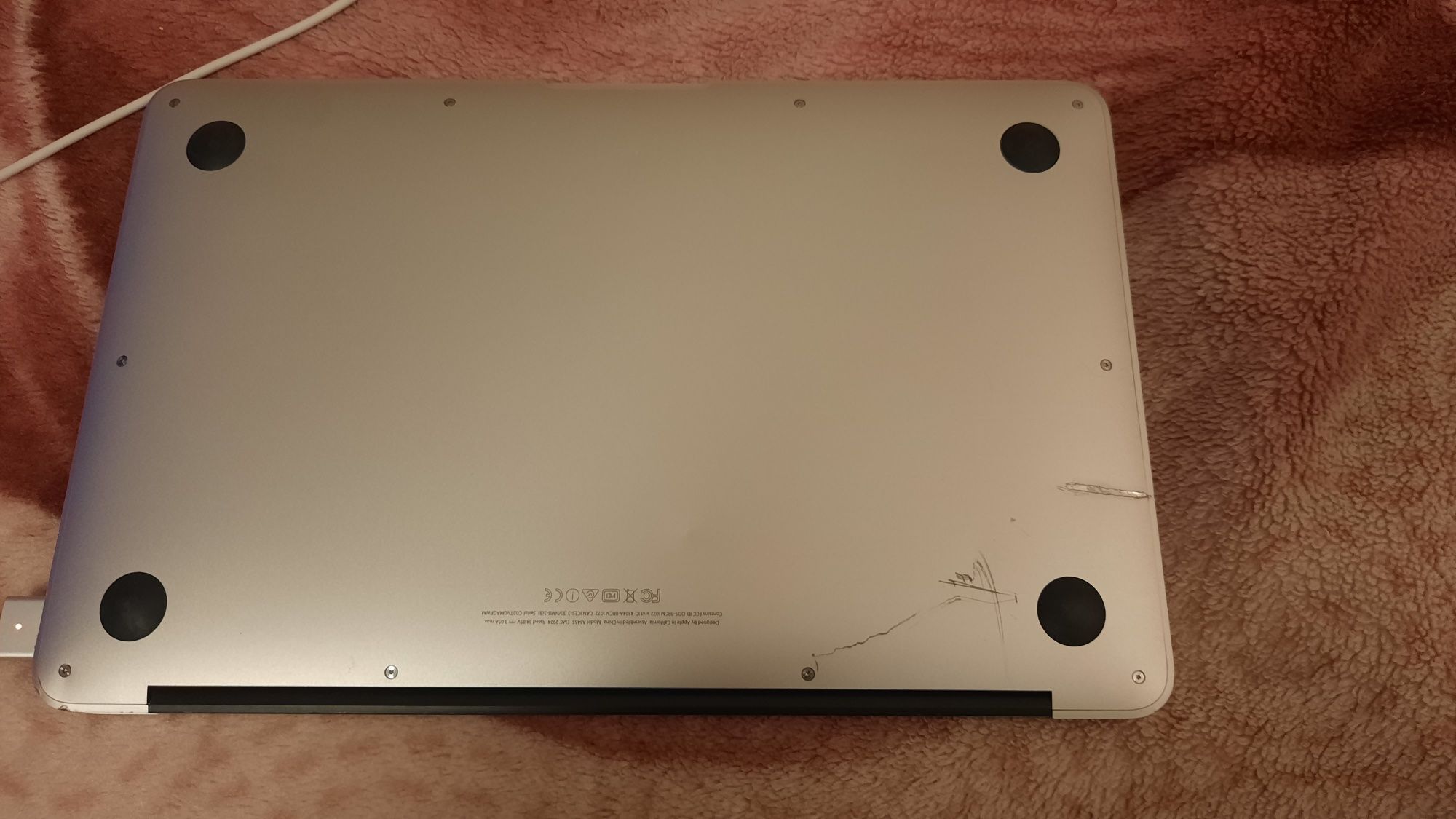 Apple Macbook air  A1465 mid 2014