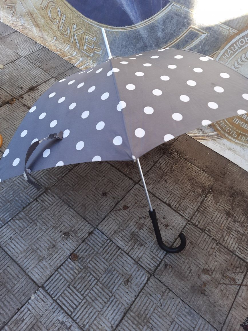 Парасолі,зонти-тростини 3 штуки в гарному стані