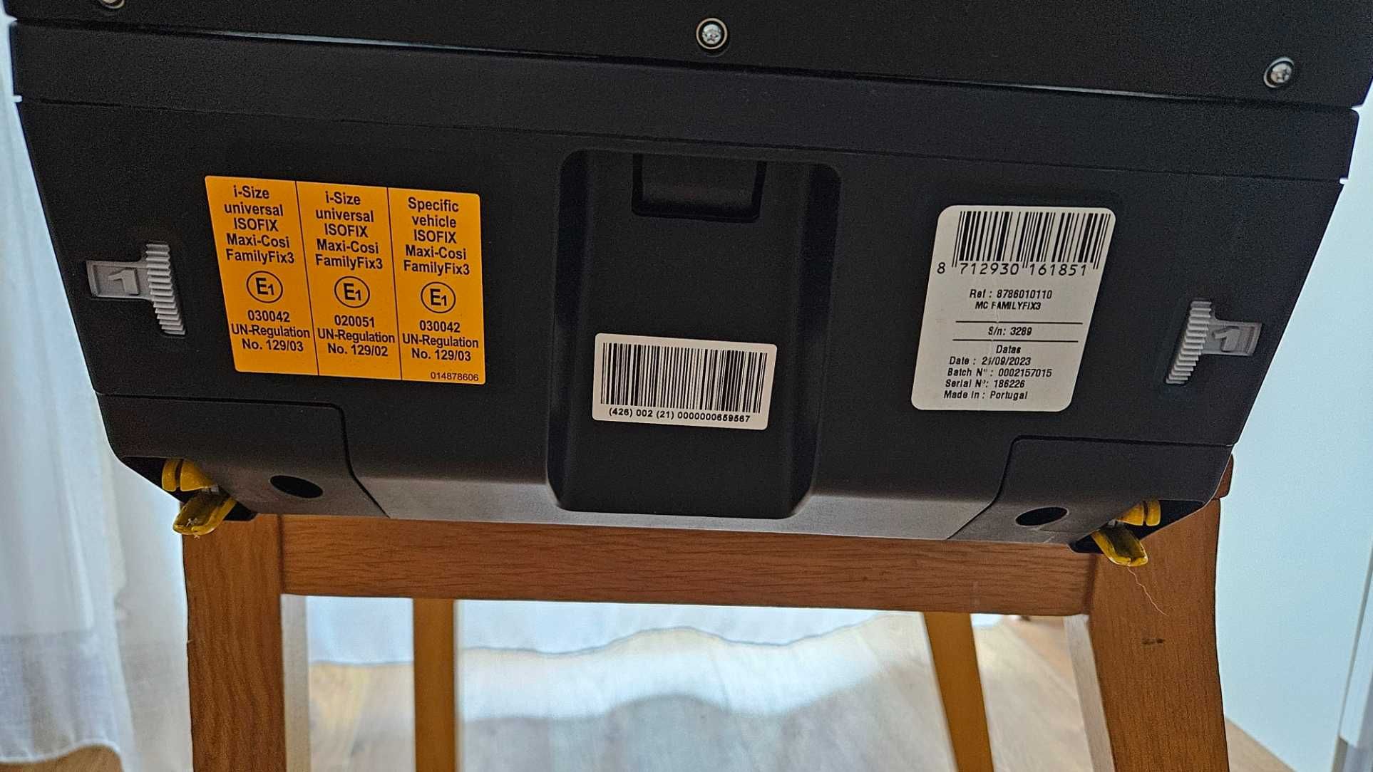 Fotelik z bazą: Maxi Cosi Pebble Pro i-Size z bazą FamilyFix3