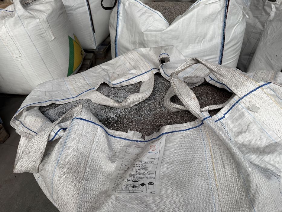 Oddam piasek kwarcowy, czesciowo do przesiania