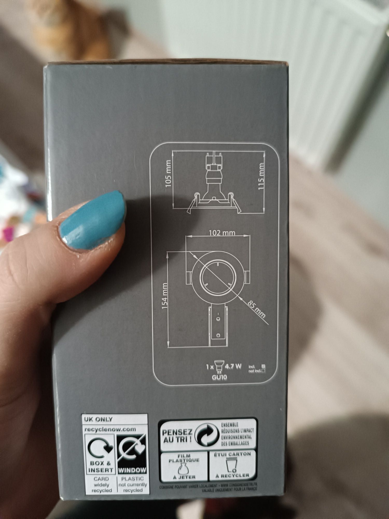 Żarówka oczka - oświetlenie wnękowe typu downlight