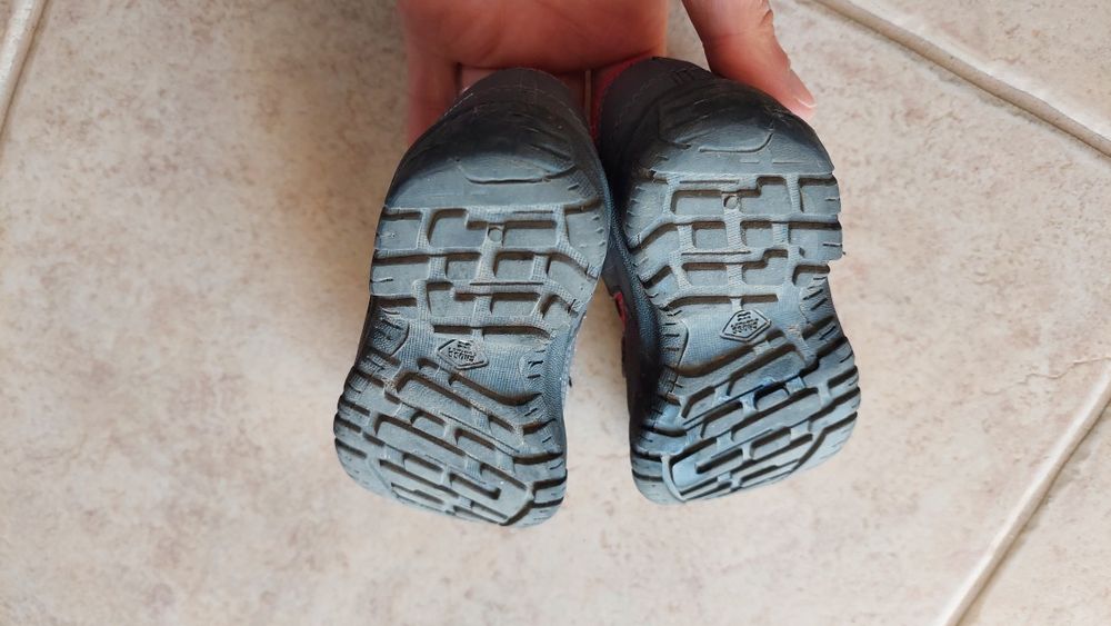 Sapatos Quechua Tamanho 24