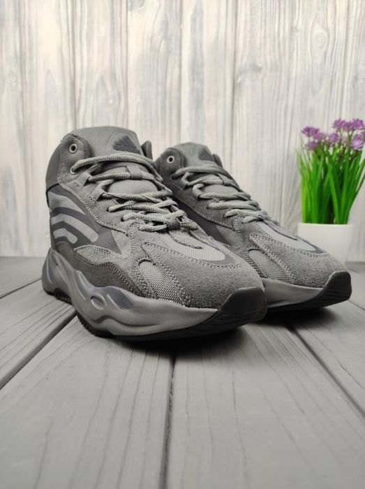 Чоловічі Зимові Кросівки Adidas Yeezy Boost 700 v2 з хутром до -21°