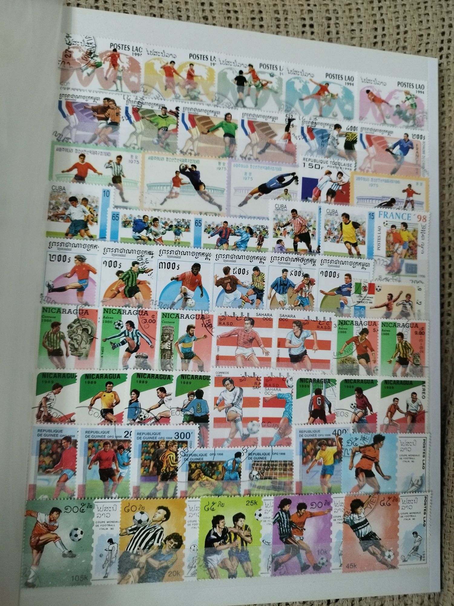 Classificador com 250 selos diferentes temática futebol