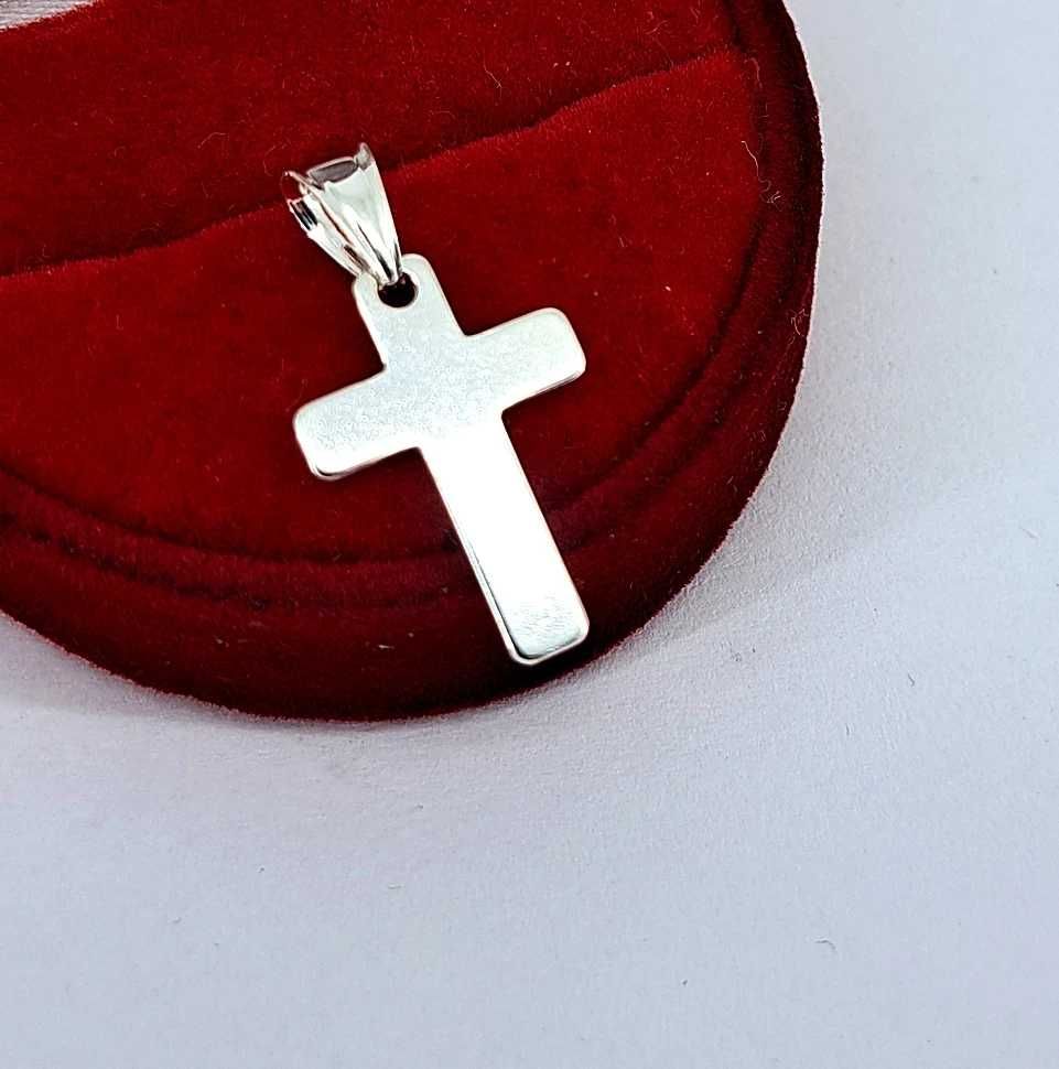 Męski wisiorek srebrny krzyżyk