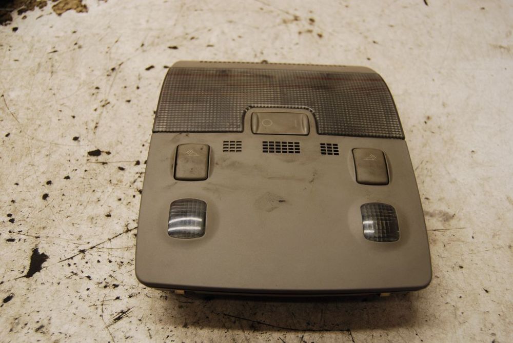 LAMPKA PODSUFITKI KABINY 8E0947135A 8E0947135E  AUDI A4 B6 B7 8E0947135 SEAT EXEO