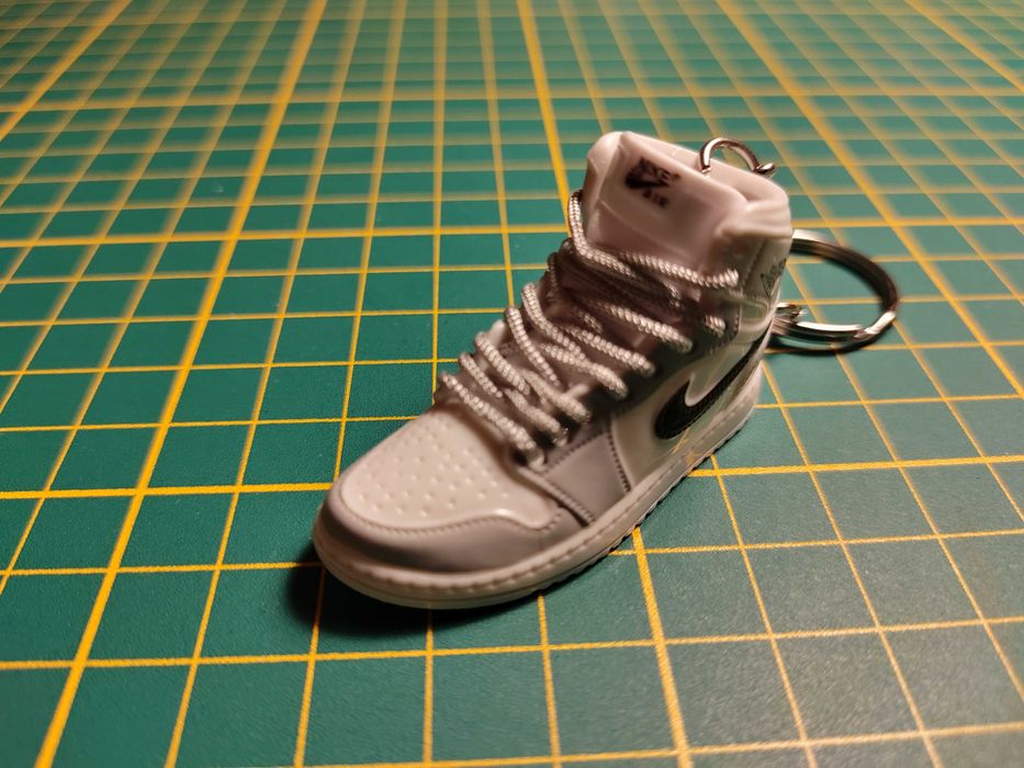 breloczek Nike Air Jordan szary