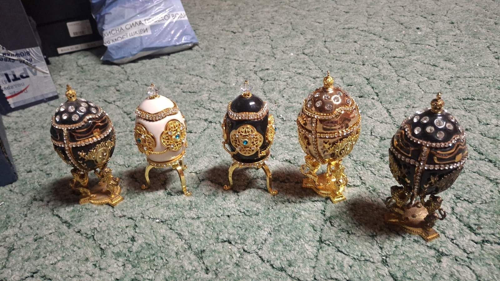 Яйця фаберже різного кольору